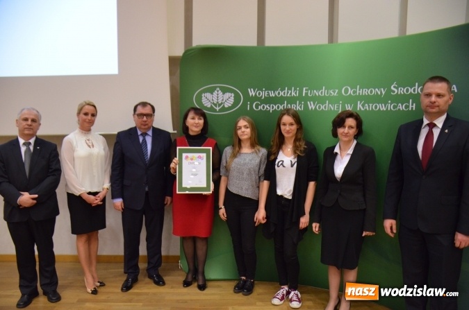 Zdjęcie w galerii na portalu naszwodzislaw.com: Wręczenie dyplomów laureatom konkursu na utworzenie ekopracowni  wiadomości z regionu