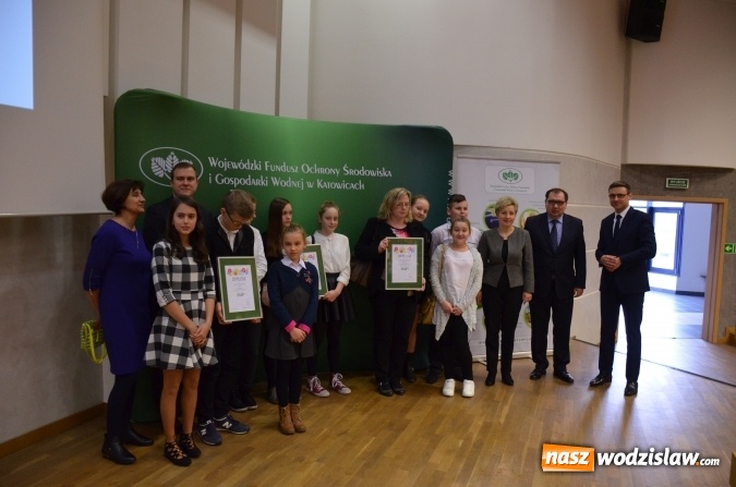 Zdjęcie w galerii na portalu naszwodzislaw.com: Wręczenie dyplomów laureatom konkursu na utworzenie ekopracowni  wiadomości z regionu