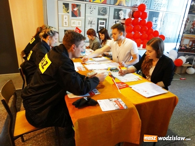 Zdjęcie w galerii na portalu naszwodzislaw.com: Kolejni potencjalni Dawcy dołączyli do rejestru fundacji DKMS Polska. 105 osób odpowiedziało na apel studentów wiadomości z regionu