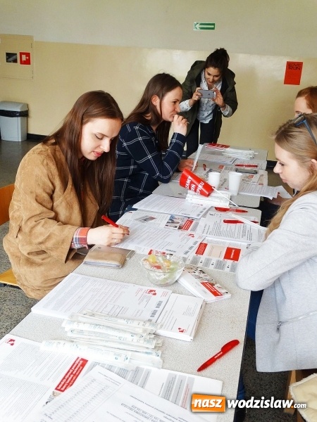 Zdjęcie w galerii na portalu naszwodzislaw.com: Kolejni potencjalni Dawcy dołączyli do rejestru fundacji DKMS Polska. 105 osób odpowiedziało na apel studentów wiadomości z regionu