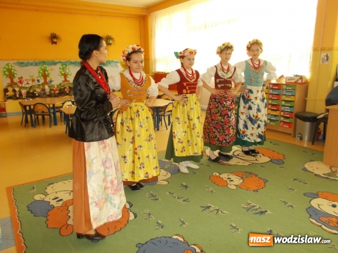Zdjęcie w galerii na portalu naszwodzislaw.com: Zespół Pieśni i Tańca Vladislavia na zajęciach w PP numer 18  wiadomości z regionu