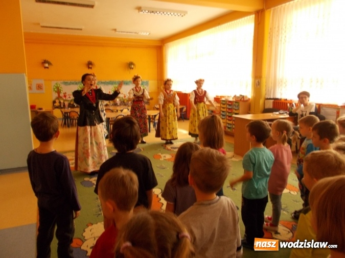 Zdjęcie w galerii na portalu naszwodzislaw.com: Zespół Pieśni i Tańca Vladislavia na zajęciach w PP numer 18  wiadomości z regionu