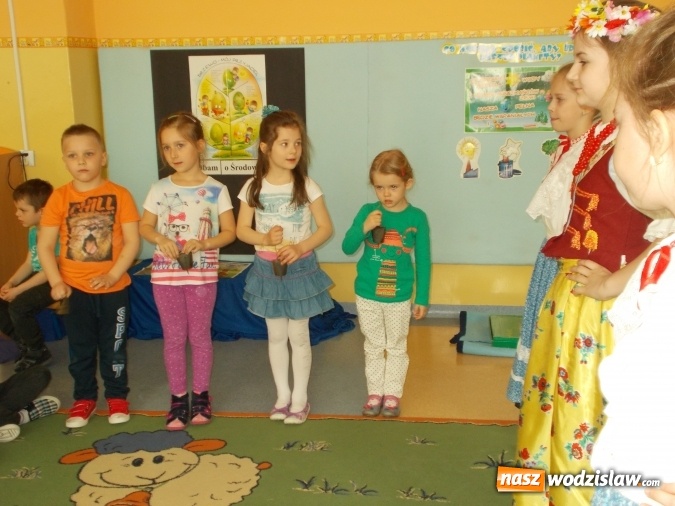 Zdjęcie w galerii na portalu naszwodzislaw.com: Zespół Pieśni i Tańca Vladislavia na zajęciach w PP numer 18  wiadomości z regionu