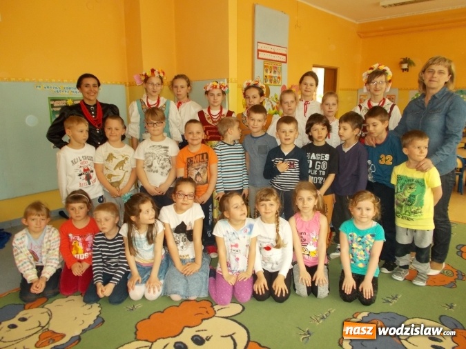 Zdjęcie w galerii na portalu naszwodzislaw.com: Zespół Pieśni i Tańca Vladislavia na zajęciach w PP numer 18  wiadomości z regionu