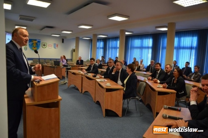 Zdjęcie w galerii na portalu naszwodzislaw.com: Karta Młodego Przedsiębiorcy w powiecie wodzisławskim oficjalnie ruszyła. Do programu przystąpiło 61 pracodawc&oacute;w i instytucji wiadomości z regionu