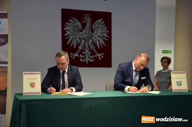 Zdjęcie w galerii na portalu naszwodzislaw.com: Karta Młodego Przedsiębiorcy w powiecie wodzisławskim oficjalnie ruszyła. Do programu przystąpiło 61 pracodawc&oacute;w i instytucji wiadomości z regionu