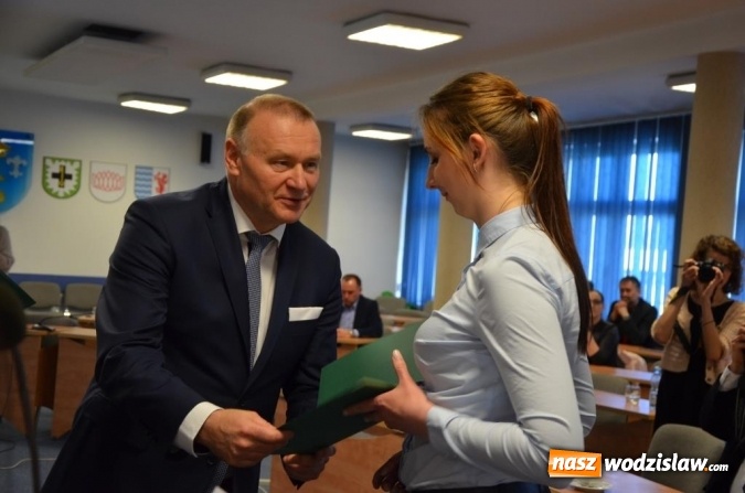 Zdjęcie w galerii na portalu naszwodzislaw.com: Karta Młodego Przedsiębiorcy w powiecie wodzisławskim oficjalnie ruszyła. Do programu przystąpiło 61 pracodawc&oacute;w i instytucji wiadomości z regionu