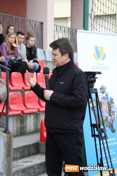 Zdjęcie w galerii na portalu naszwodzislaw.com: Rozegrali charytatywny mecz dla Wiktorii. W pomoc włączył się r&oacute;wnież&nbsp;Rezi -&nbsp;znany youtuber wiadomości z regionu