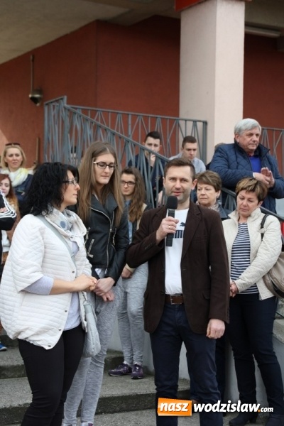 Zdjęcie w galerii na portalu naszwodzislaw.com: Rozegrali charytatywny mecz dla Wiktorii. W pomoc włączył się r&oacute;wnież&nbsp;Rezi -&nbsp;znany youtuber wiadomości z regionu