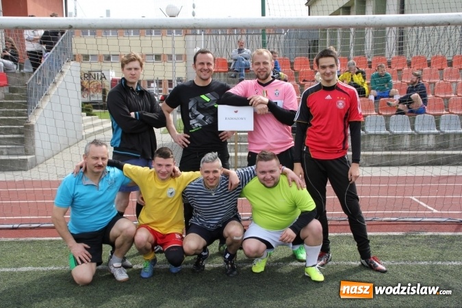 Zdjęcie w galerii na portalu naszwodzislaw.com: Rozegrali charytatywny mecz dla Wiktorii. W pomoc włączył się r&oacute;wnież&nbsp;Rezi -&nbsp;znany youtuber wiadomości z regionu