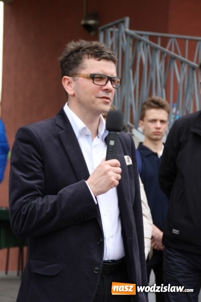 Zdjęcie w galerii na portalu naszwodzislaw.com: Rozegrali charytatywny mecz dla Wiktorii. W pomoc włączył się r&oacute;wnież&nbsp;Rezi -&nbsp;znany youtuber wiadomości z regionu
