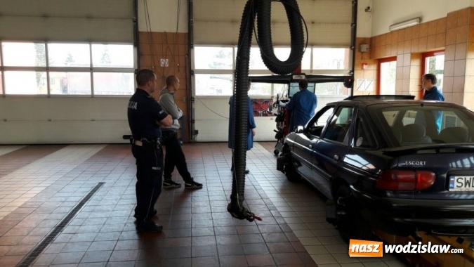 Zdjęcie w galerii na portalu naszwodzislaw.com: Z młodym kierowcą w drodze po doświadczenie – wspólna akcja policjantów i diagnostów  wiadomości z regionu