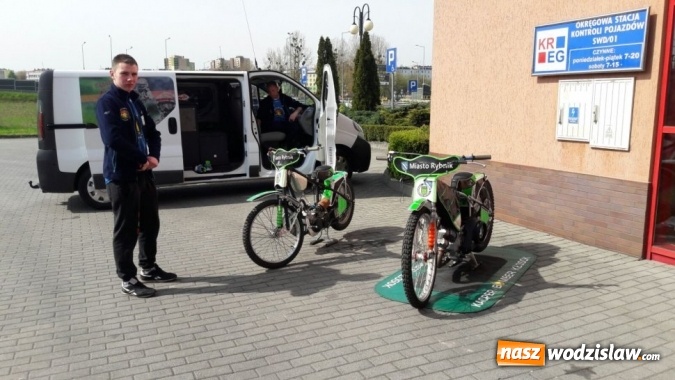 Zdjęcie w galerii na portalu naszwodzislaw.com: Z młodym kierowcą w drodze po doświadczenie – wspólna akcja policjantów i diagnostów  wiadomości z regionu