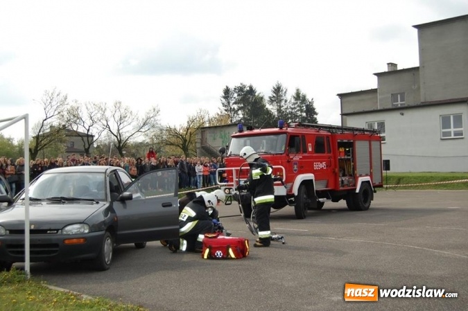 Zdjęcie w galerii na portalu naszwodzislaw.com: Wypadek na Skalnej? Nie to tylko Dzień Otwarty w LO wiadomości z regionu