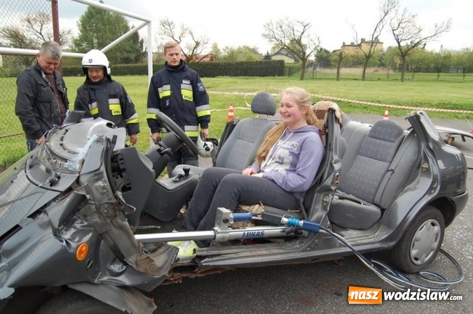 Zdjęcie w galerii na portalu naszwodzislaw.com: Wypadek na Skalnej? Nie to tylko Dzień Otwarty w LO wiadomości z regionu