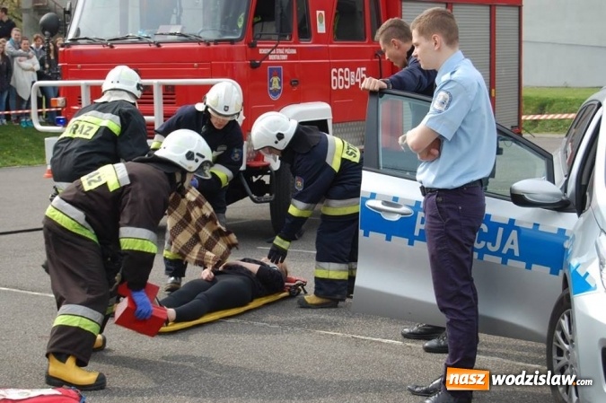 Zdjęcie w galerii na portalu naszwodzislaw.com: Wypadek na Skalnej? Nie to tylko Dzień Otwarty w LO wiadomości z regionu