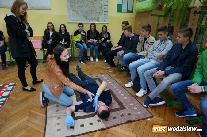 Zdjęcie w galerii na portalu naszwodzislaw.com: Wypadek na Skalnej? Nie to tylko Dzień Otwarty w LO wiadomości z regionu