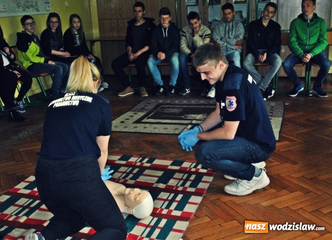 Zdjęcie w galerii na portalu naszwodzislaw.com: Wypadek na Skalnej? Nie to tylko Dzień Otwarty w LO wiadomości z regionu