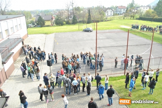 Zdjęcie w galerii na portalu naszwodzislaw.com: Wypadek na Skalnej? Nie to tylko Dzień Otwarty w LO wiadomości z regionu