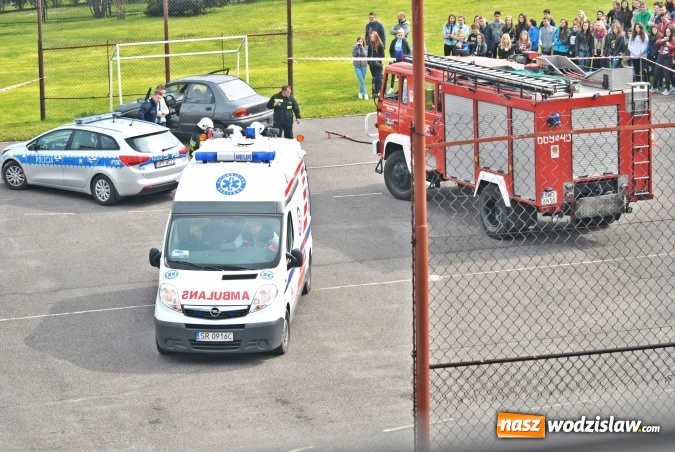 Zdjęcie w galerii na portalu naszwodzislaw.com: Wypadek na Skalnej? Nie to tylko Dzień Otwarty w LO wiadomości z regionu