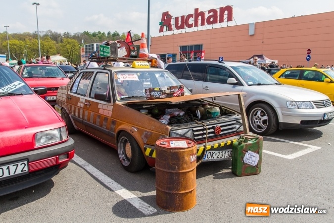 Zdjęcie w galerii na portalu naszwodzislaw.com: Zlot miłośników pojazdów grupy VW przy Auchan wiadomości z regionu