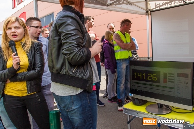 Zdjęcie w galerii na portalu naszwodzislaw.com: Zlot miłośników pojazdów grupy VW przy Auchan wiadomości z regionu