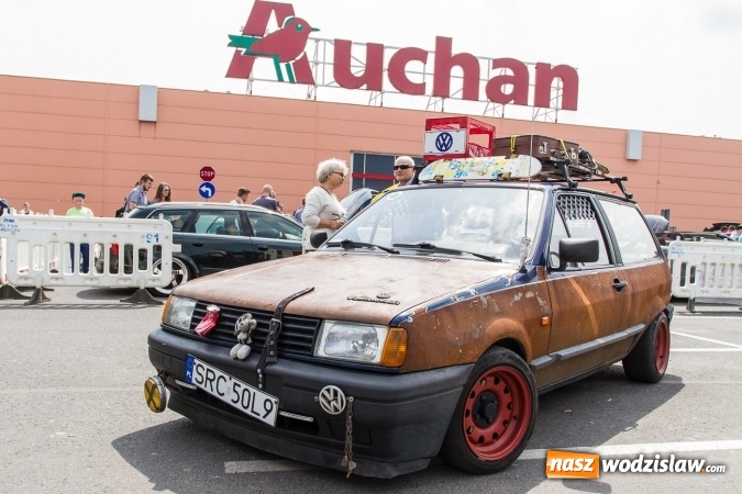 Zdjęcie w galerii na portalu naszwodzislaw.com: Zlot miłośników pojazdów grupy VW przy Auchan wiadomości z regionu