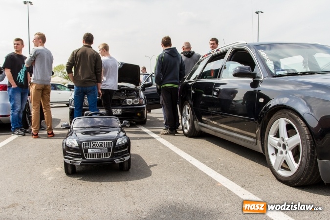 Zdjęcie w galerii na portalu naszwodzislaw.com: Zlot miłośników pojazdów grupy VW przy Auchan wiadomości z regionu