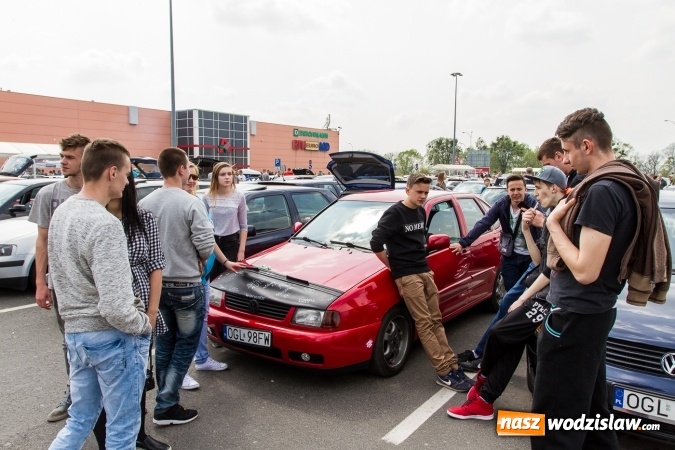 Zdjęcie w galerii na portalu naszwodzislaw.com: Zlot miłośników pojazdów grupy VW przy Auchan wiadomości z regionu