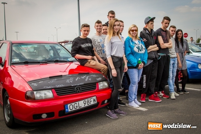 Zdjęcie w galerii na portalu naszwodzislaw.com: Zlot miłośników pojazdów grupy VW przy Auchan wiadomości z regionu