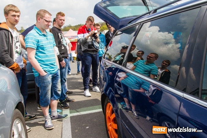 Zdjęcie w galerii na portalu naszwodzislaw.com: Zlot miłośników pojazdów grupy VW przy Auchan wiadomości z regionu