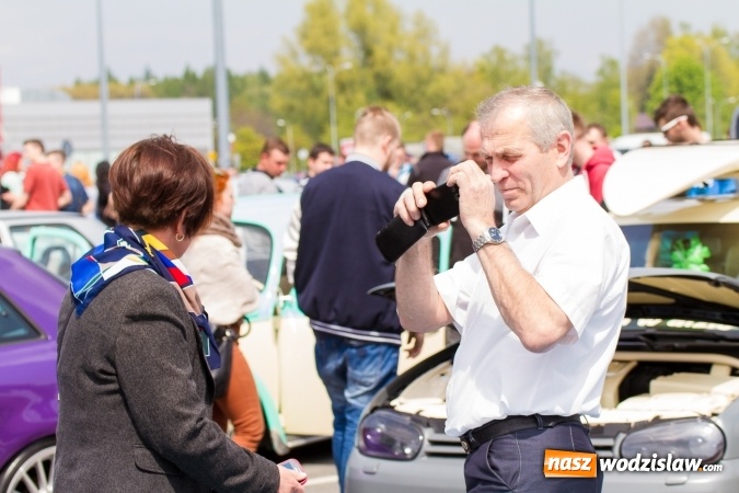 Zdjęcie w galerii na portalu naszwodzislaw.com: Zlot miłośników pojazdów grupy VW przy Auchan wiadomości z regionu