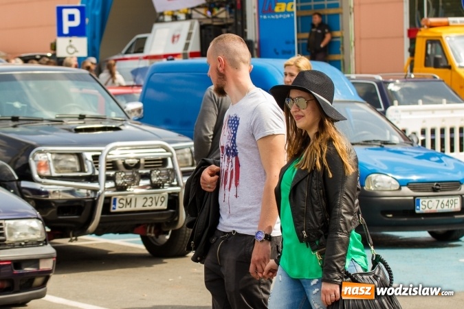 Zdjęcie w galerii na portalu naszwodzislaw.com: Zlot miłośników pojazdów grupy VW przy Auchan wiadomości z regionu