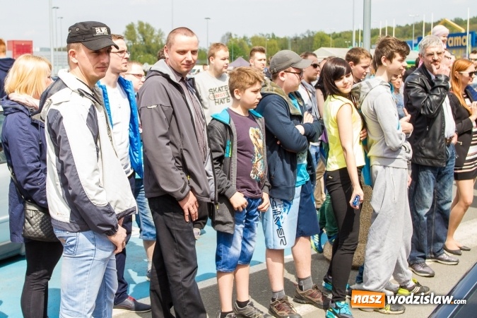 Zdjęcie w galerii na portalu naszwodzislaw.com: Zlot miłośników pojazdów grupy VW przy Auchan wiadomości z regionu