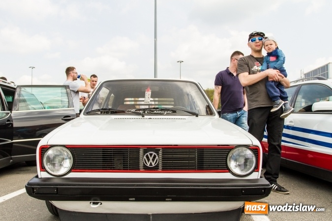 Zdjęcie w galerii na portalu naszwodzislaw.com: Zlot miłośników pojazdów grupy VW przy Auchan wiadomości z regionu