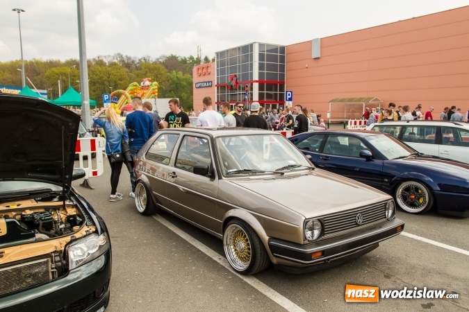 Zdjęcie w galerii na portalu naszwodzislaw.com: Zlot miłośników pojazdów grupy VW przy Auchan wiadomości z regionu