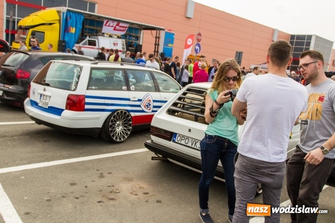 Zdjęcie w galerii na portalu naszwodzislaw.com: Zlot miłośników pojazdów grupy VW przy Auchan wiadomości z regionu
