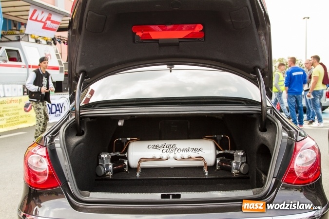 Zdjęcie w galerii na portalu naszwodzislaw.com: Zlot miłośników pojazdów grupy VW przy Auchan wiadomości z regionu