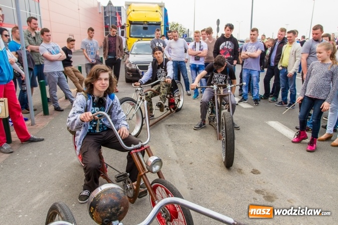 Zdjęcie w galerii na portalu naszwodzislaw.com: Zlot miłośników pojazdów grupy VW przy Auchan wiadomości z regionu