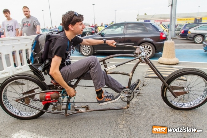 Zdjęcie w galerii na portalu naszwodzislaw.com: Zlot miłośników pojazdów grupy VW przy Auchan wiadomości z regionu