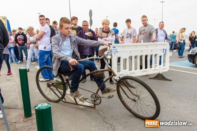 Zdjęcie w galerii na portalu naszwodzislaw.com: Zlot miłośników pojazdów grupy VW przy Auchan wiadomości z regionu