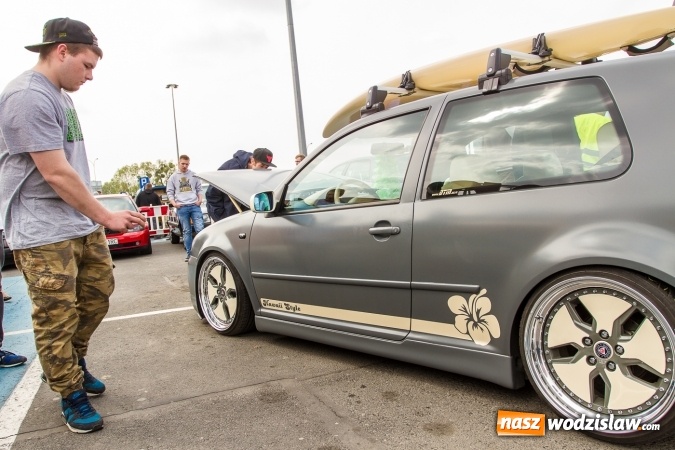 Zdjęcie w galerii na portalu naszwodzislaw.com: Zlot miłośników pojazdów grupy VW przy Auchan wiadomości z regionu