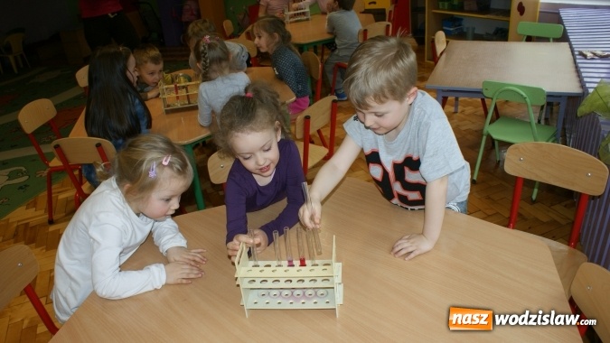 Zdjęcie w galerii na portalu naszwodzislaw.com: Mali badacze z PP numer 16 w Wodzisławiu Śl.  wiadomości z regionu