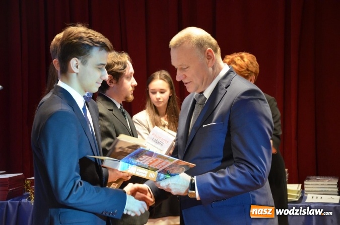 Zdjęcie w galerii na portalu naszwodzislaw.com: Maturzyści zakończyli rok szkolny wiadomości z regionu