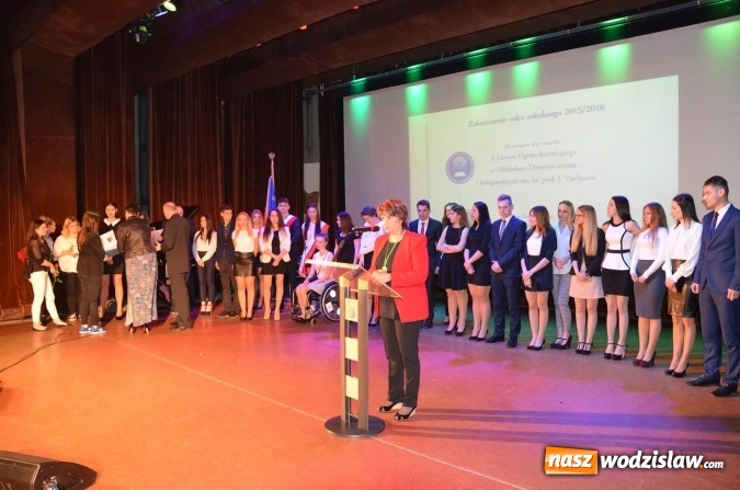 Zdjęcie w galerii na portalu naszwodzislaw.com: Maturzyści zakończyli rok szkolny wiadomości z regionu