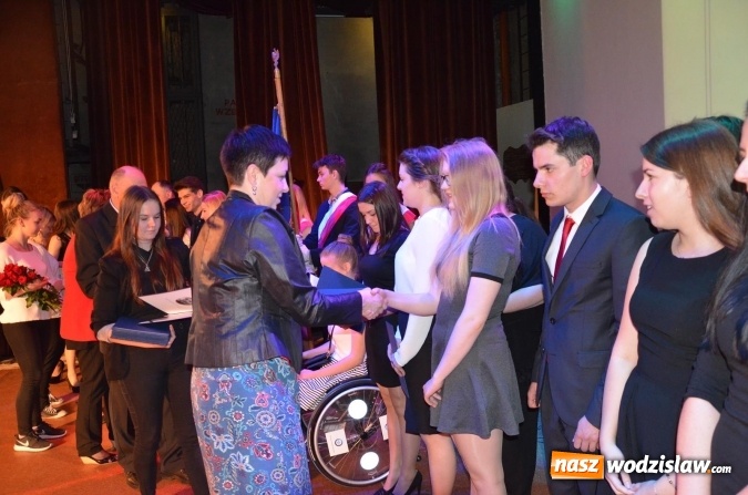 Zdjęcie w galerii na portalu naszwodzislaw.com: Maturzyści zakończyli rok szkolny wiadomości z regionu