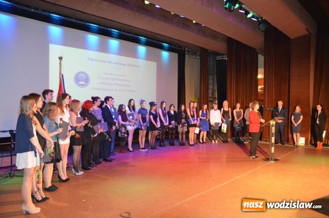 Zdjęcie w galerii na portalu naszwodzislaw.com: Maturzyści zakończyli rok szkolny wiadomości z regionu