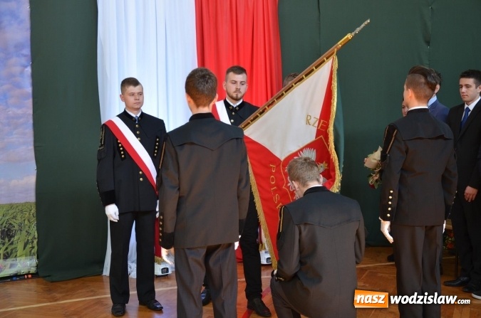 Zdjęcie w galerii na portalu naszwodzislaw.com: Maturzyści zakończyli rok szkolny wiadomości z regionu