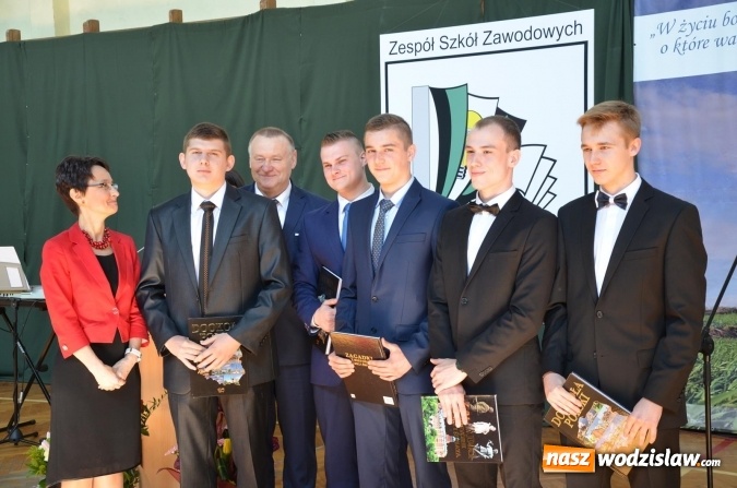 Zdjęcie w galerii na portalu naszwodzislaw.com: Maturzyści zakończyli rok szkolny wiadomości z regionu