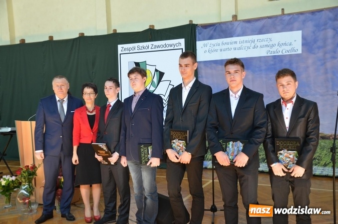 Zdjęcie w galerii na portalu naszwodzislaw.com: Maturzyści zakończyli rok szkolny wiadomości z regionu